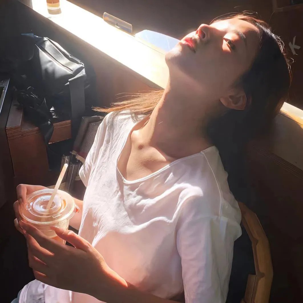 离开后她的世界就此坍塌