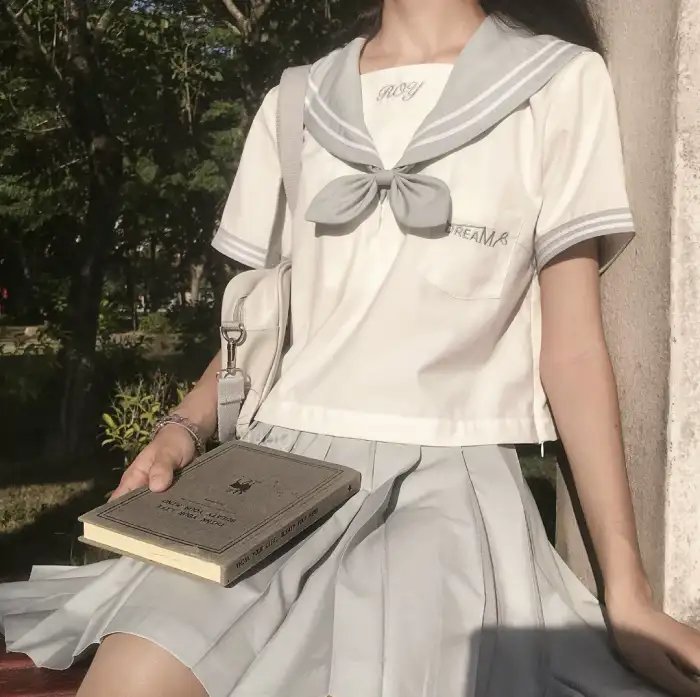 野犬撕碎了那女孩的白婚纱